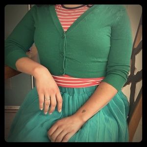 Green cropped 3/4 sleeve sweater